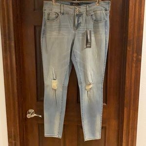 💥NWT💥Torrid Premuim Stretch Denim Jegging.